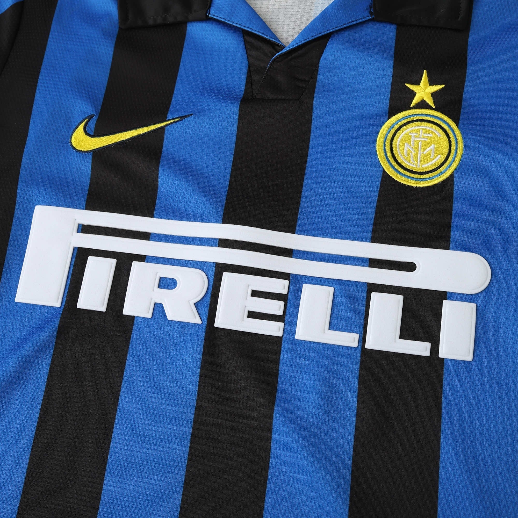 Inter Milan - Retro Home 1998/99 Jersey Pulses Football