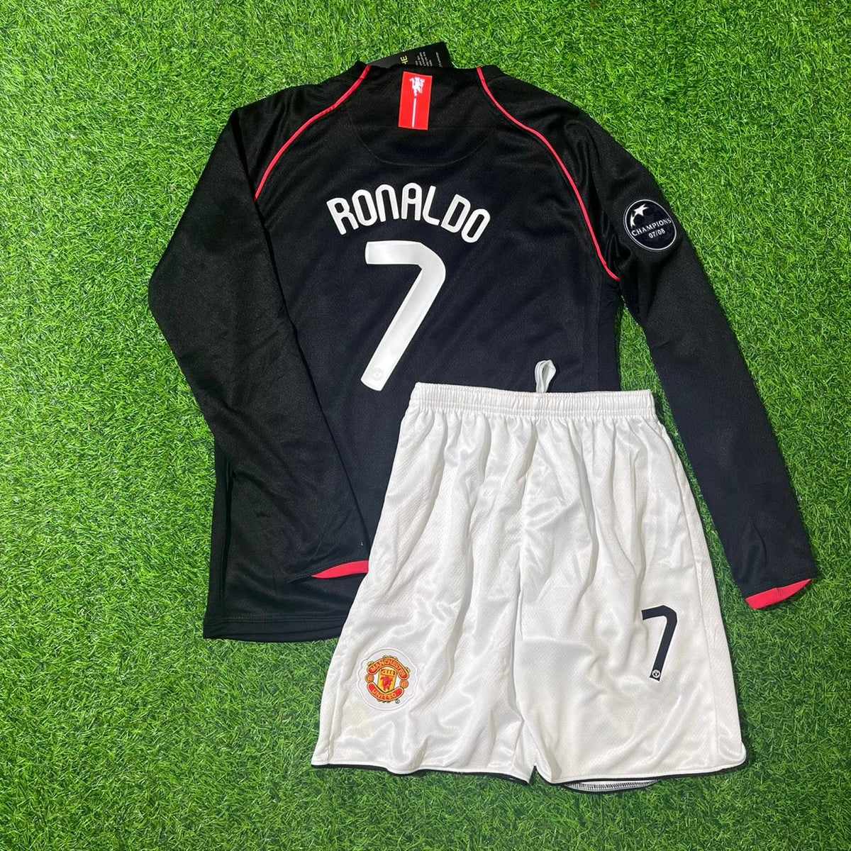 Cristiano Ronaldo Manchester United 2007/2008 CL Patch Black KIDS Retro Football Jersey Kit Pulses Football