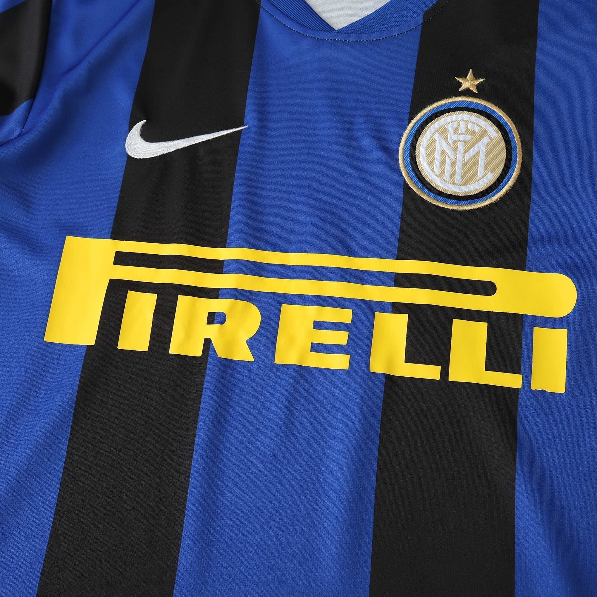 Inter Milan - Retro Home 2008/09 Jersey Pulses Football