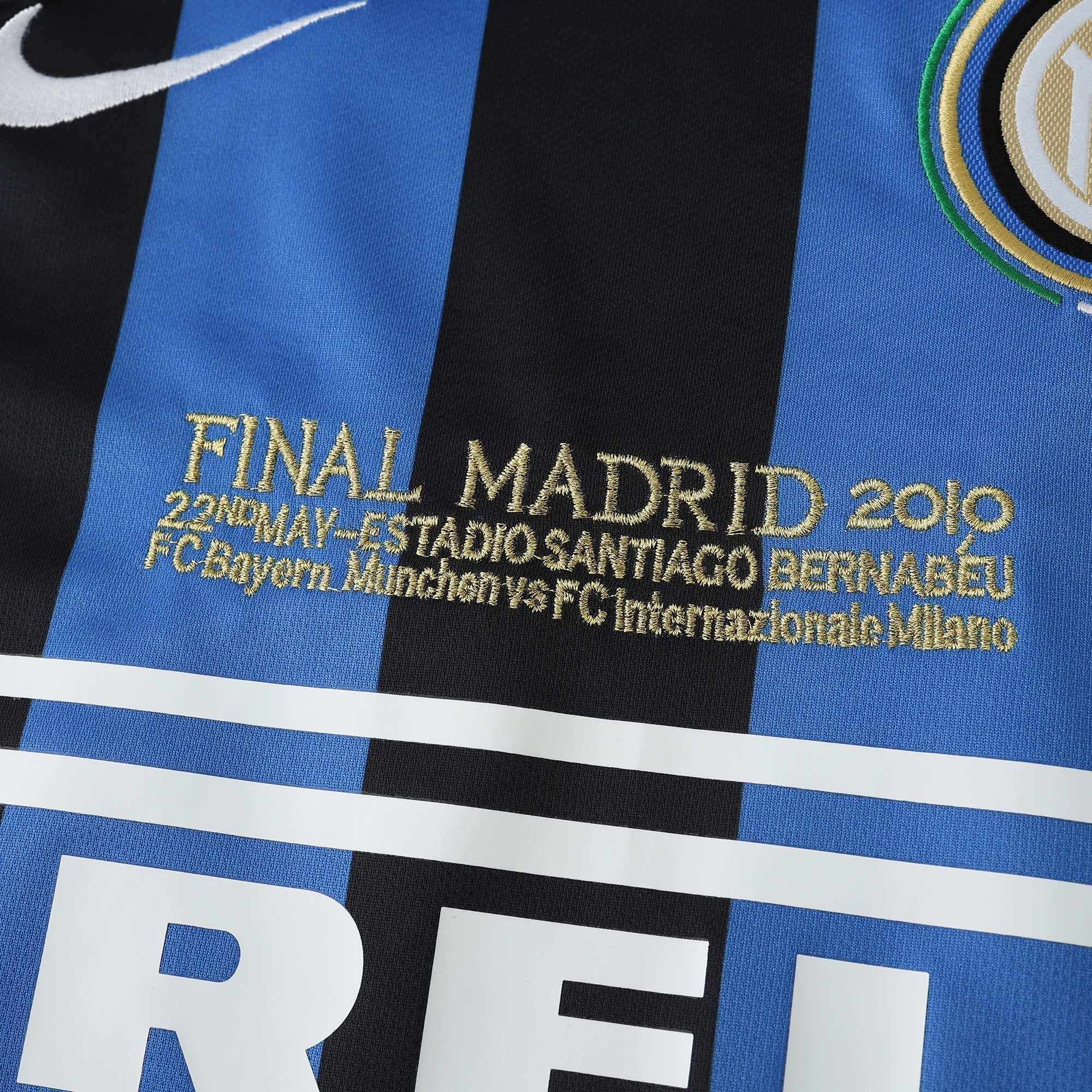 Inter Milan - Retro Home 2010 Jersey Pulses Football