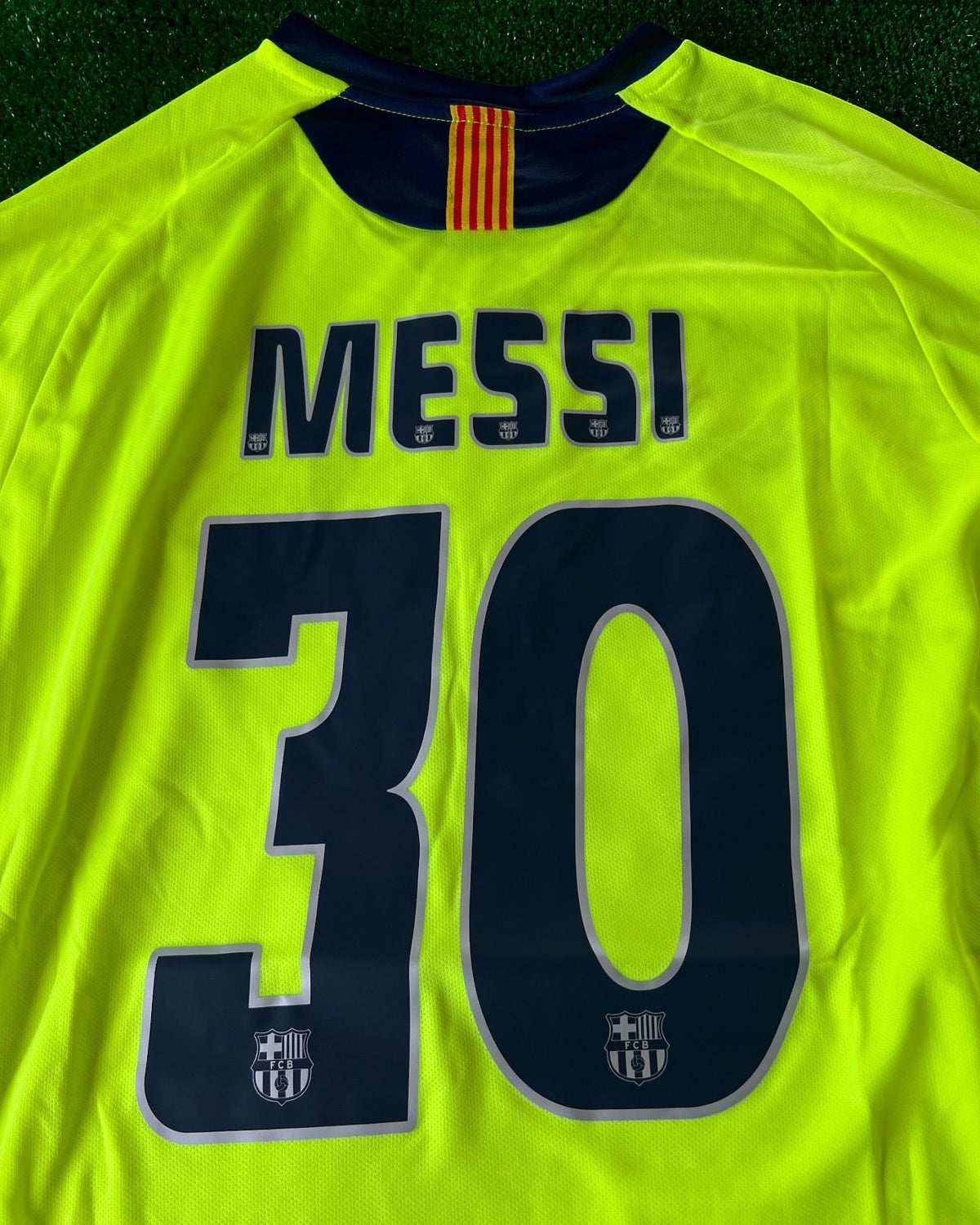 Lionel Messi Barcelona 2005-06 Season Yellow Green Retro Long Sleeve Jersey Pulses Football