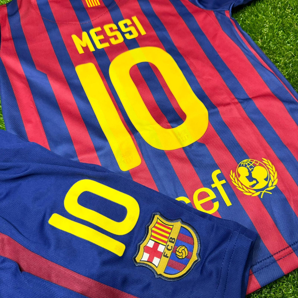 Lionel Messi Barcelona 11/12 Home Kids Kit – Kit Jersey for Children – | KinderTrikot | Maillot Enfant Soccer Shirt Pulses Football
