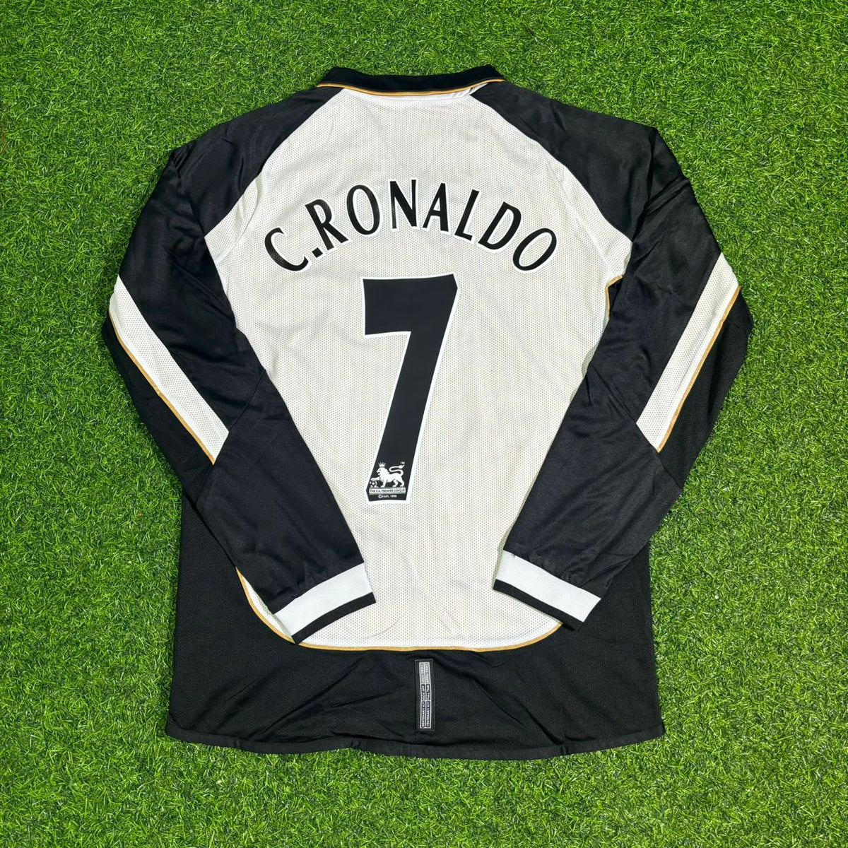 Cristiano Ronaldo Manchester United Reversible Vintage Retro Football Jersey Pulses Football