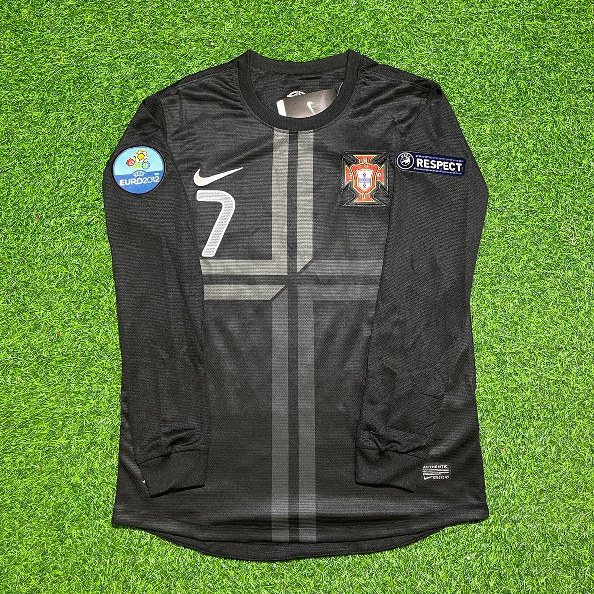 Cristiano Ronaldo #7 Portugal Euro 2012 Away Black Long Sleeve Retro Football Jersey Pulses Football
