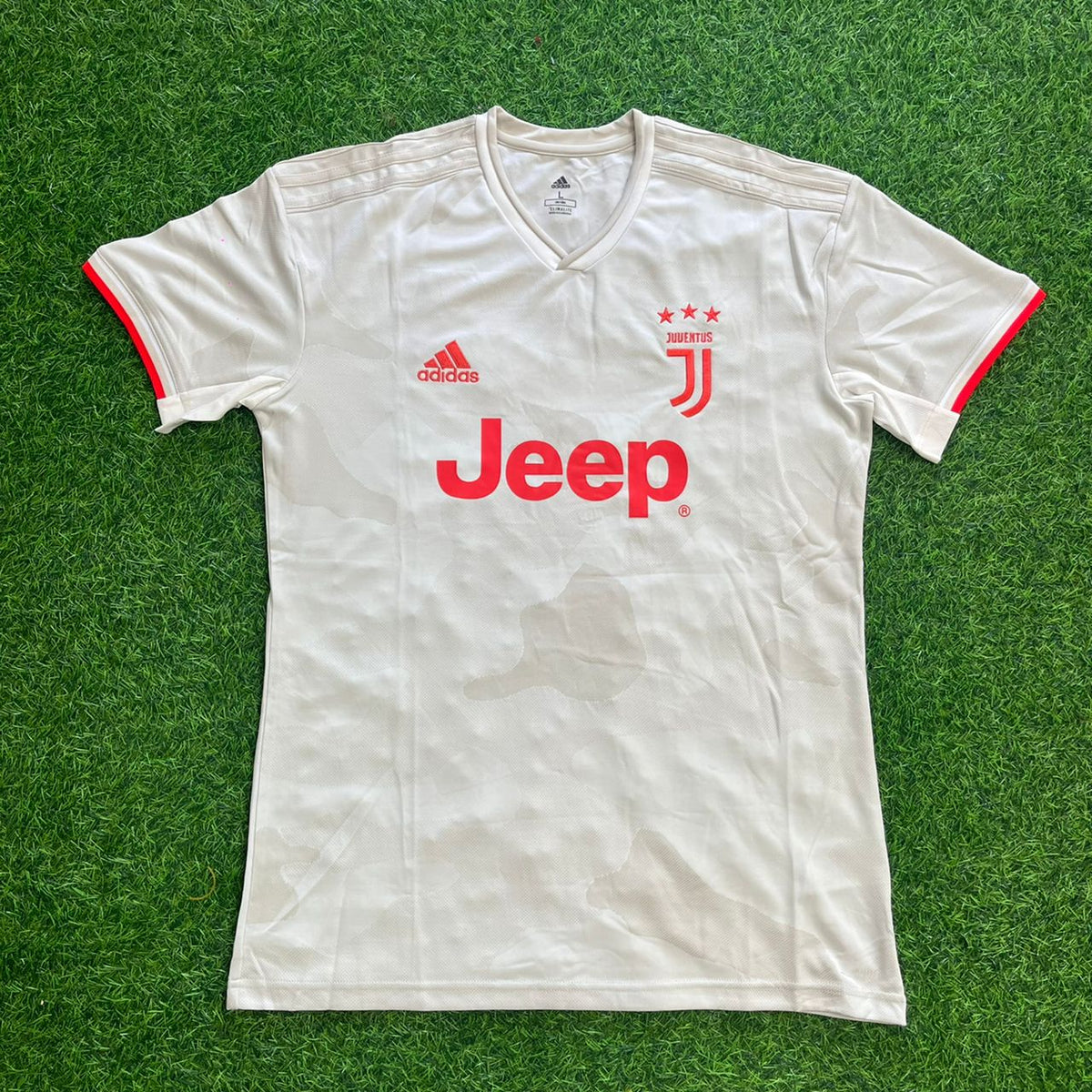 Cristiano Ronaldo Juventus 2019–2020 White Retro Football Jersey Kit Pulses Football
