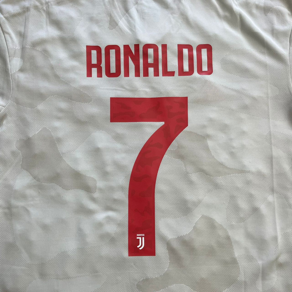 Cristiano Ronaldo Juventus 2019–2020 White Retro Football Jersey Kit Pulses Football