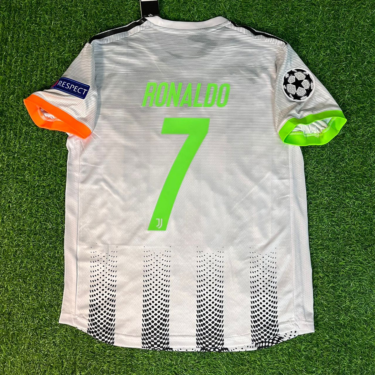 Cristiano Ronaldo 7 – Juventus 2019-20 Home Jersey | Retro Kit | Maillot | Trikot Pulses Football