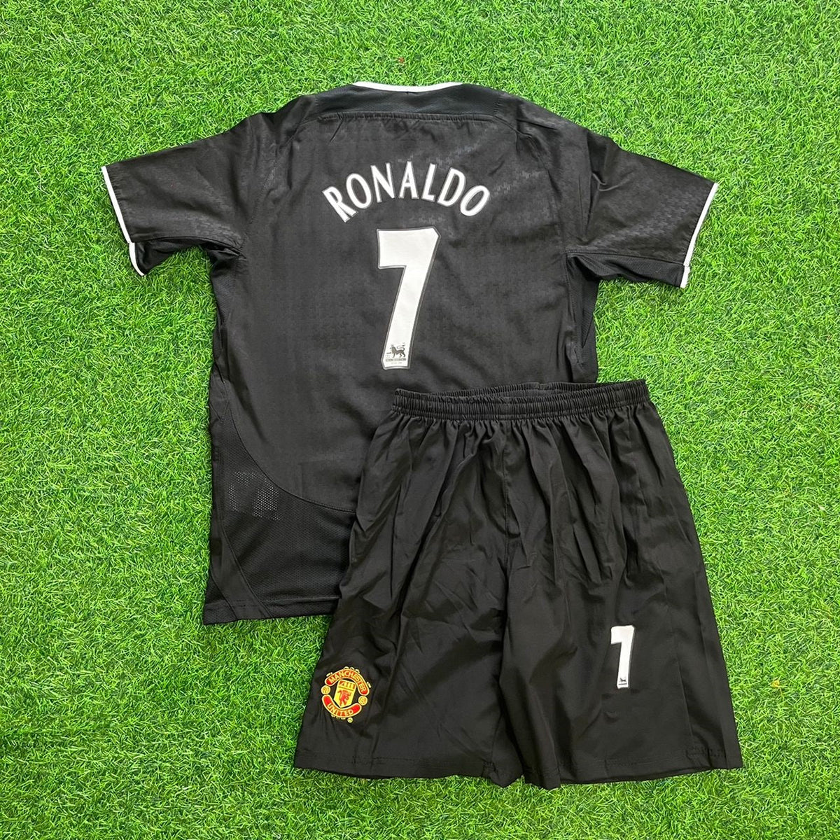 Cristiano Ronaldo Manchester United 2003 Black Retro Kids Football Jersey Kit Pulses Football