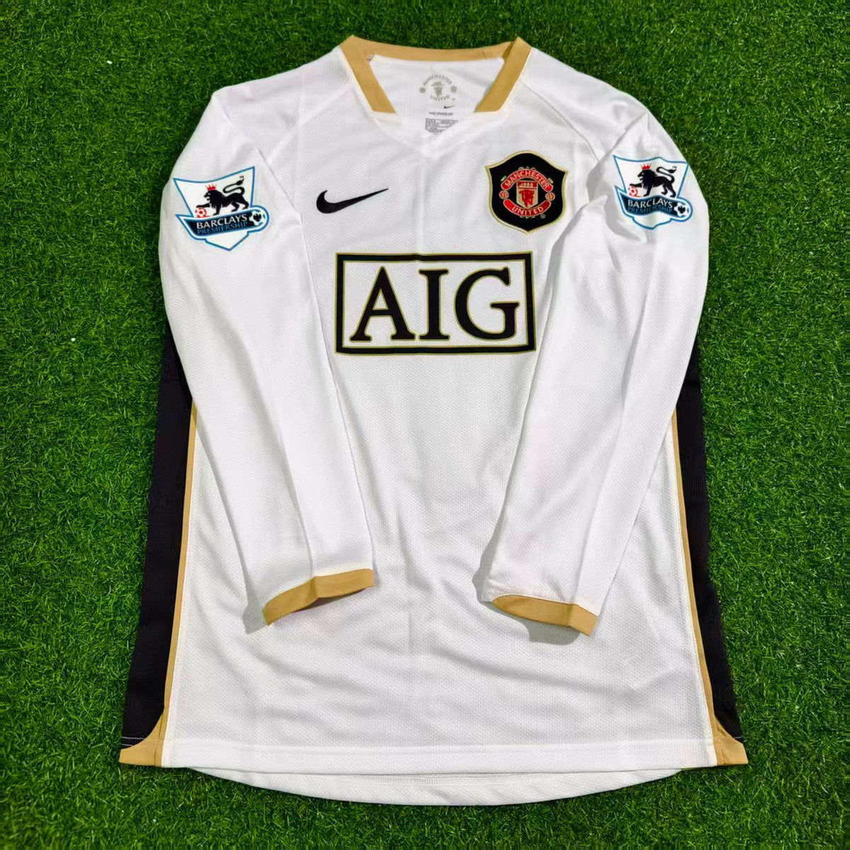 Cristiano Ronaldo #7 Manchester United 2006-2007 White Retro Long Sleeve Football Jersey Pulses Football