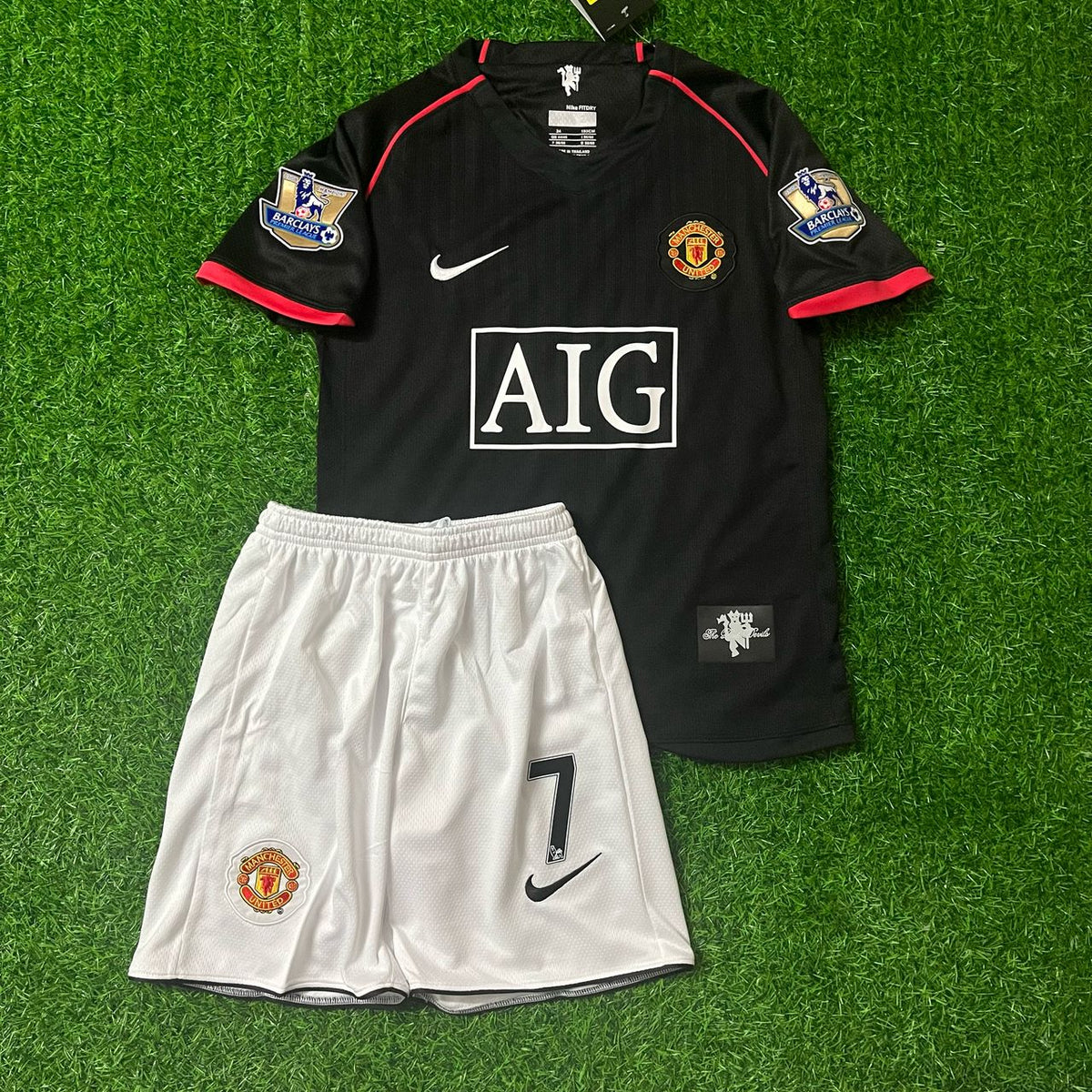 Cristiano Ronaldo Manchester United 07/08 Black Kids Kit Jersey for Children – | KinderTrikot | Maillot Enfant Soccer Shirt Pulses Football