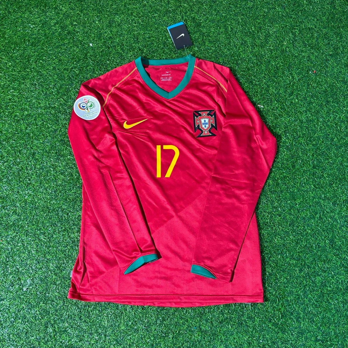 Cristiano Ronaldo Portugal 2006 World Cup Long Sleeve Retro Football Jersey Pulses Football