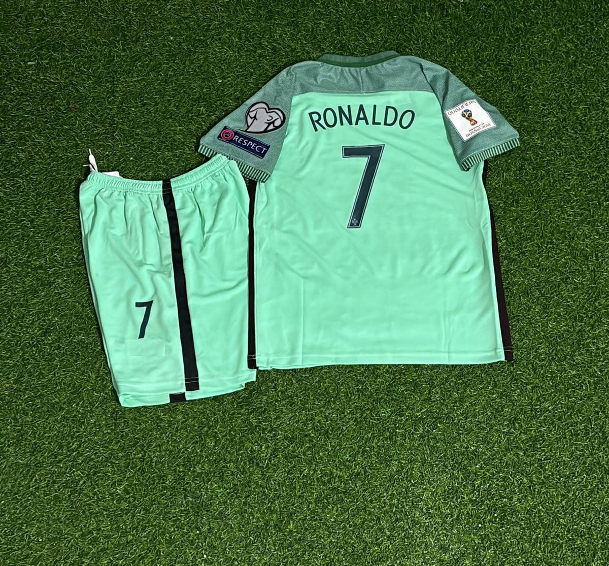 Cristiano Ronaldo Portugal 2018 World Cup Kids Retro Football Jersey Kit Pulses Football