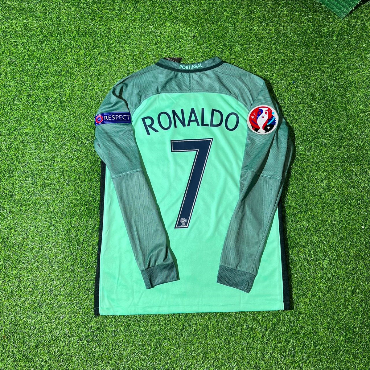 Cristiano Ronaldo Portugal 2018 World Cup Long Sleeve Retro Football Jersey Kit Pulses Football