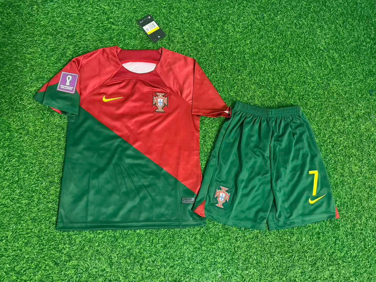 Cristiano Ronaldo #7 Portugal 2022 World Cup Home Retro Football Jersey Pulses Football