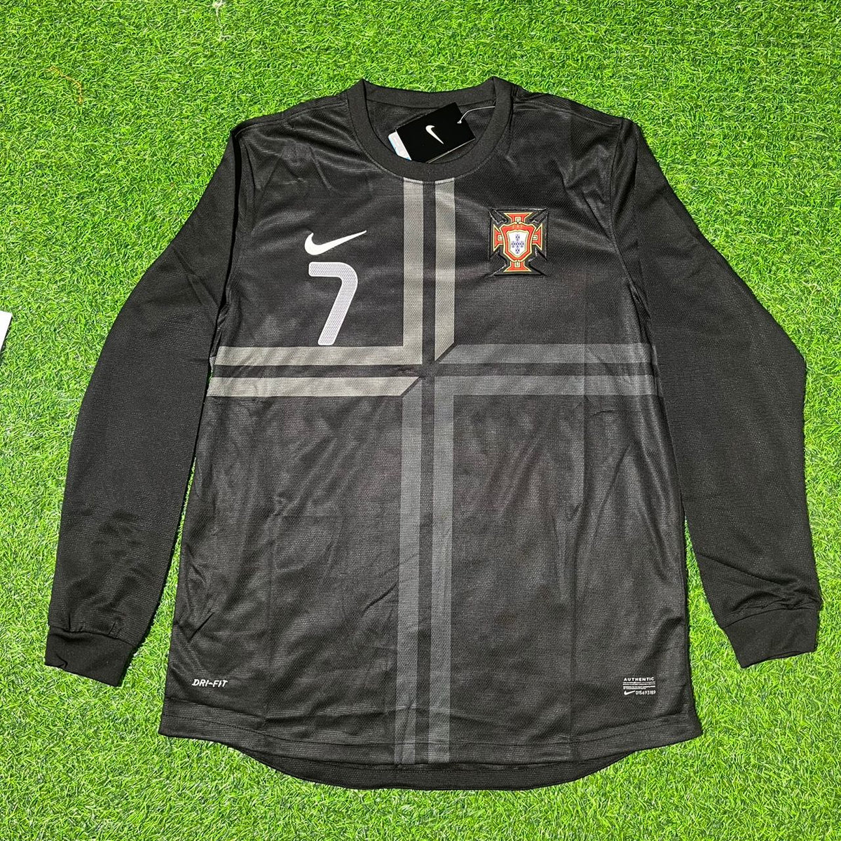 Cristiano Ronaldo #7 Portugal Euro 2012 Away Black Long Sleeve Retro Football Jersey Pulses Football