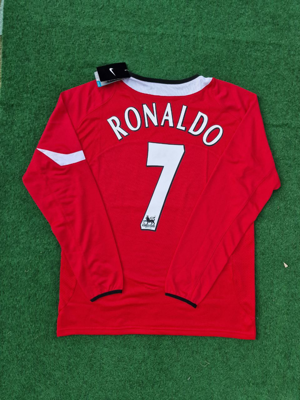 Cristiano Ronaldo Manchester United 2005 Retro Football Jersey Pulses Football