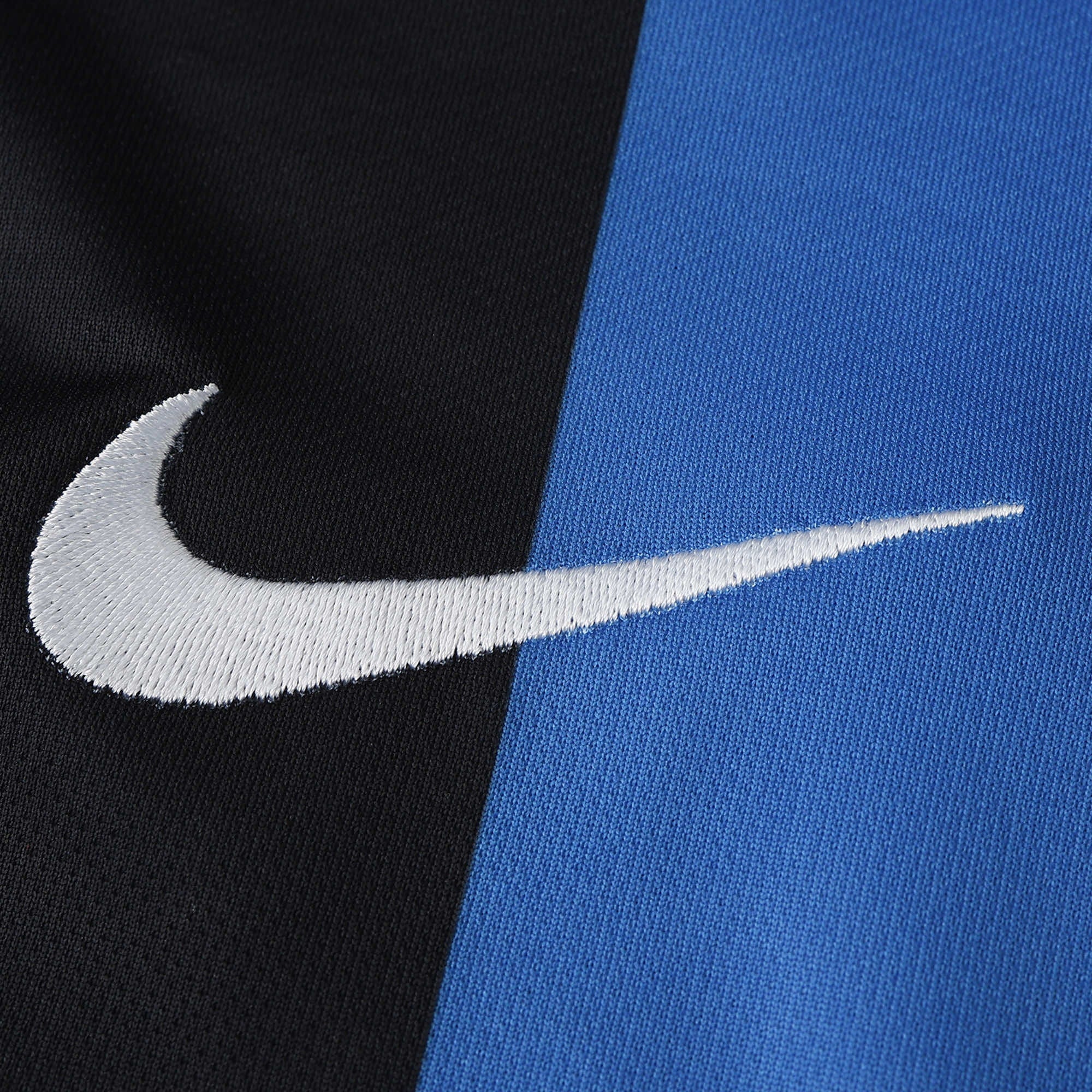 Inter Milan - Retro Home 2010 Jersey Pulses Football