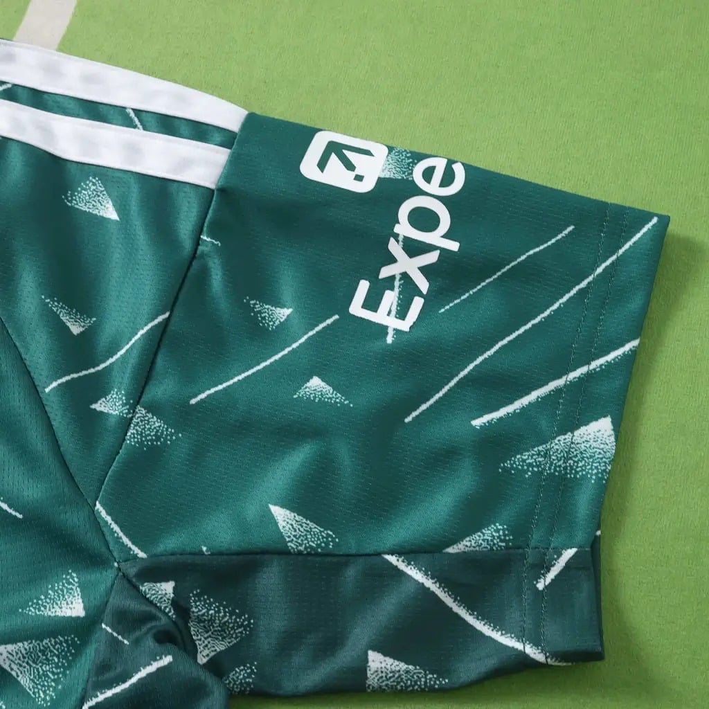 Liverpool 2026/27 Goalkeeper Jersey Pulses Football