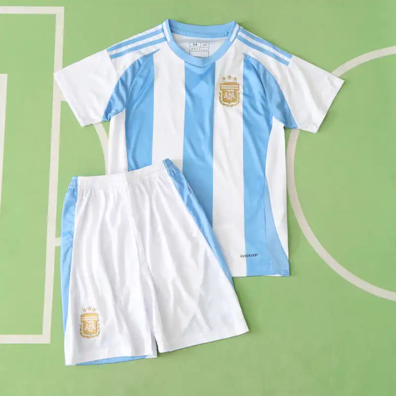 Lionel Messi Argentina Home Kids Kit Kindertrikot Maillot Enfant Kindertrui (Ages 3-13) Pulses Football