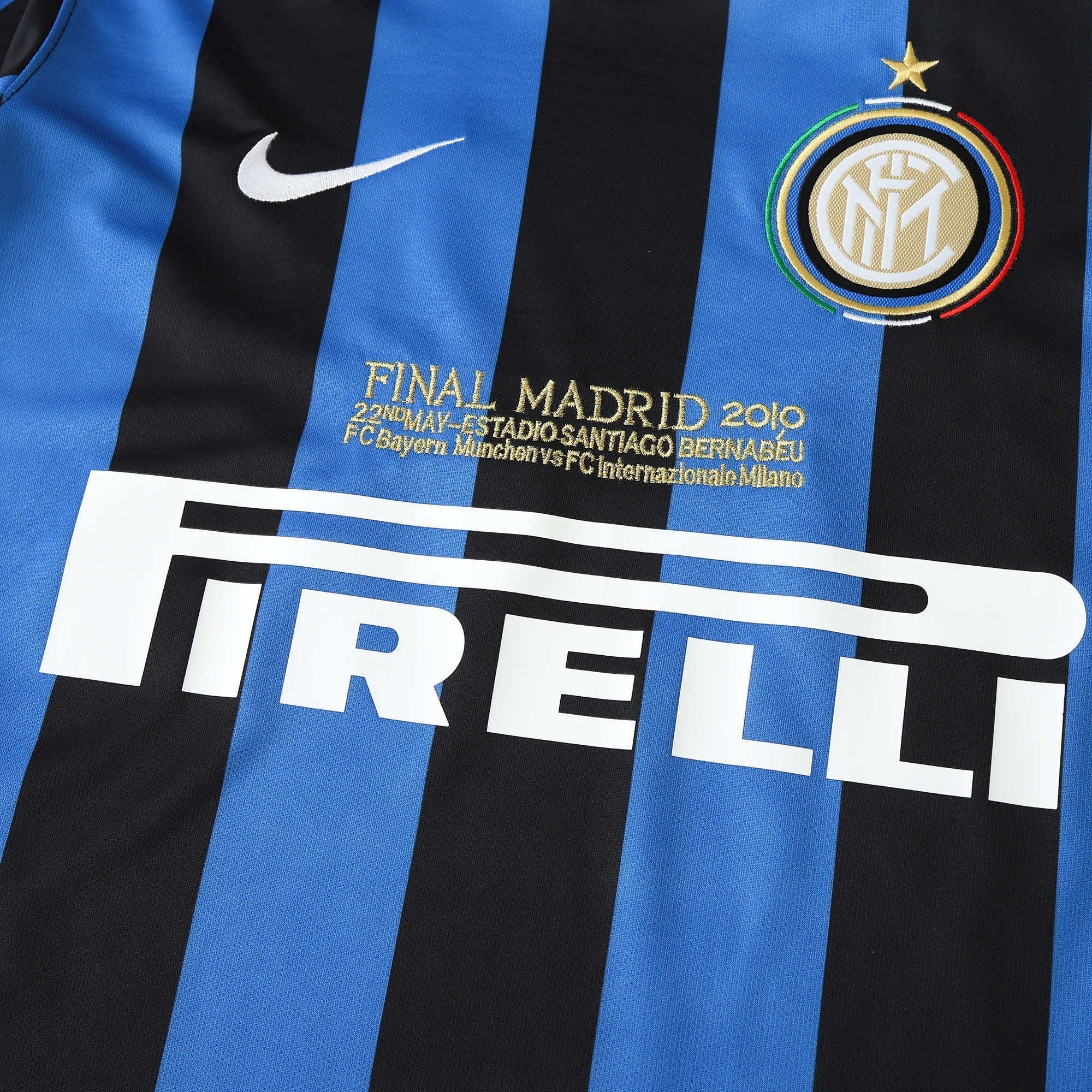 Inter Milan - Retro Home 2010 Jersey Pulses Football
