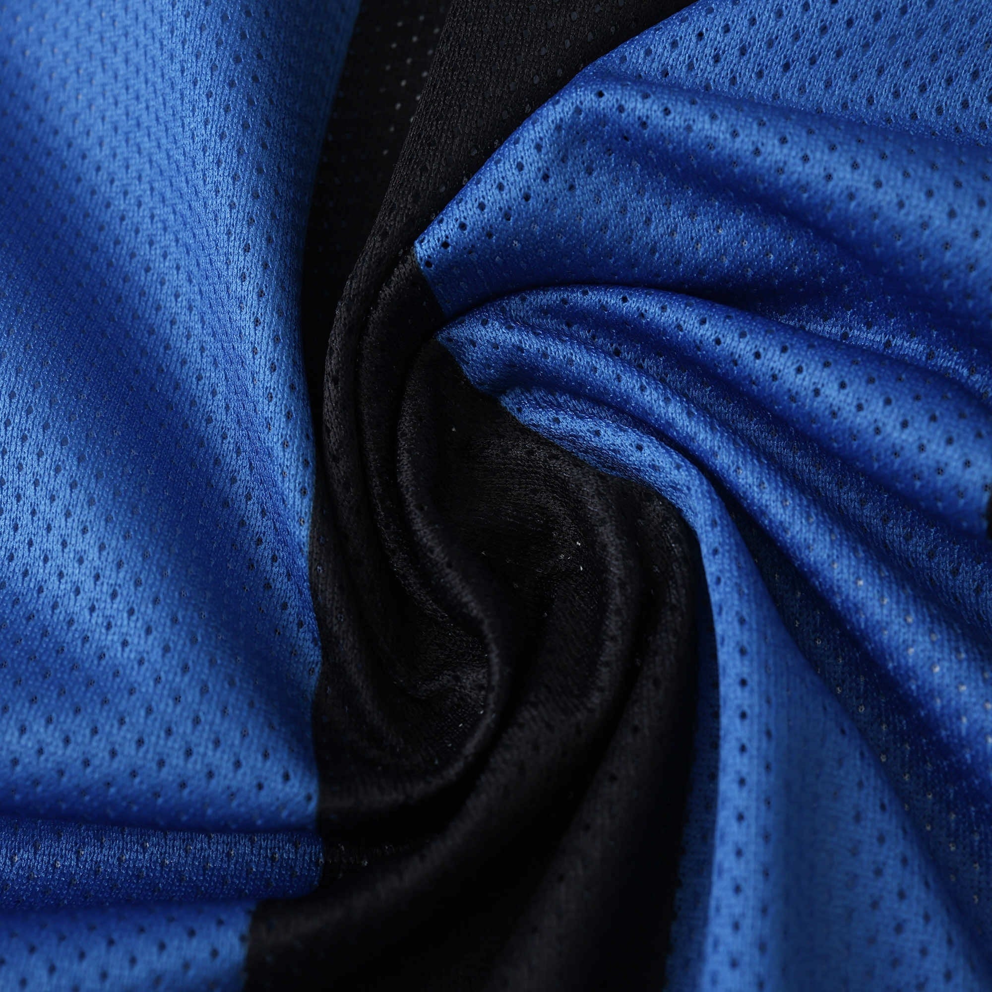 Inter Milan - Retro Home 2010 Jersey Pulses Football