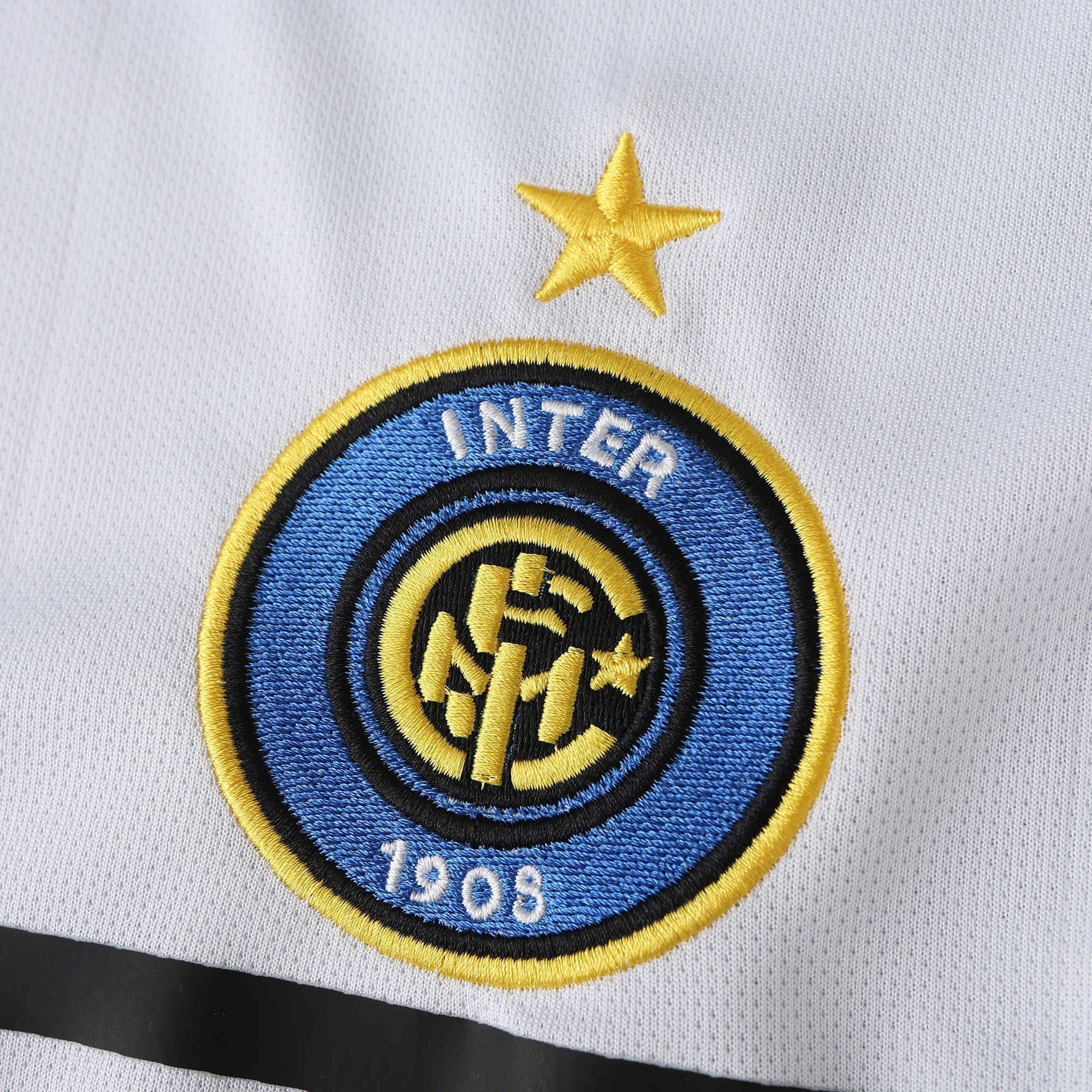 Inter Milan - Retro Away 2004/05 Jersey Pulses Football