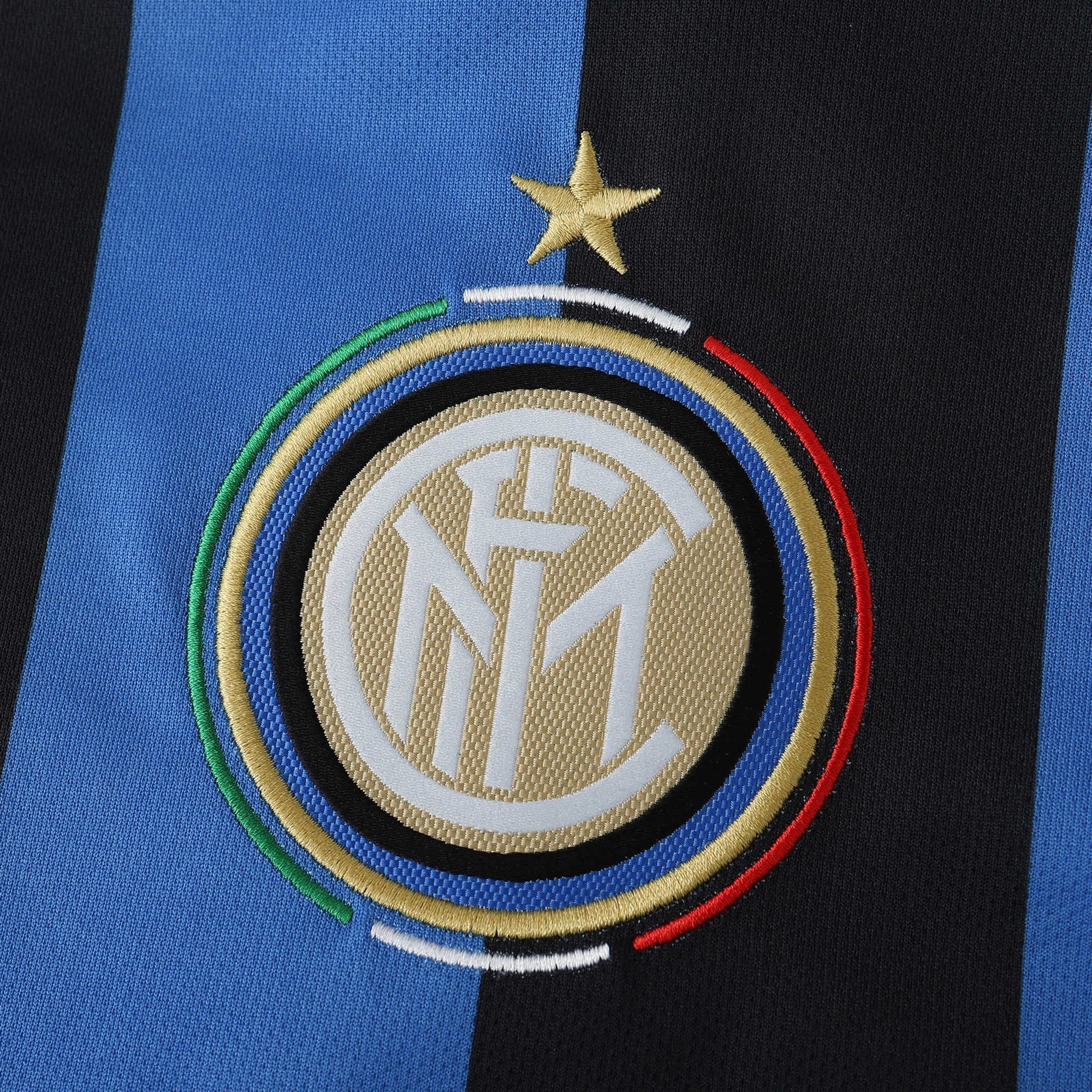 Inter Milan - Retro Home 2010 Jersey Pulses Football
