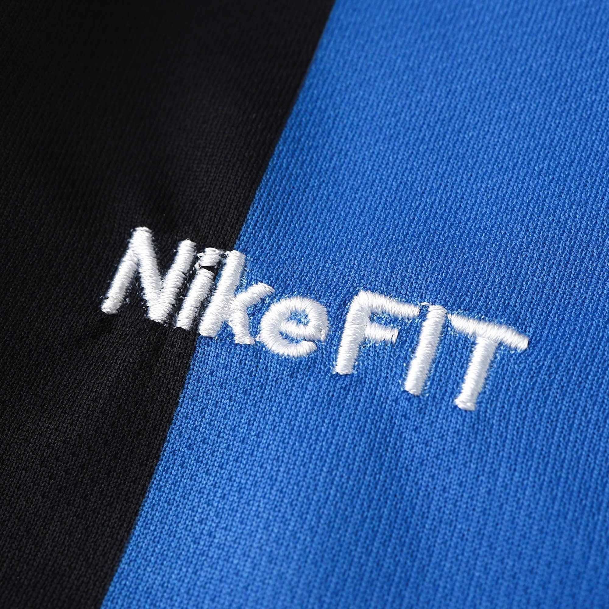 Inter Milan - Retro Home 2010 Jersey Pulses Football