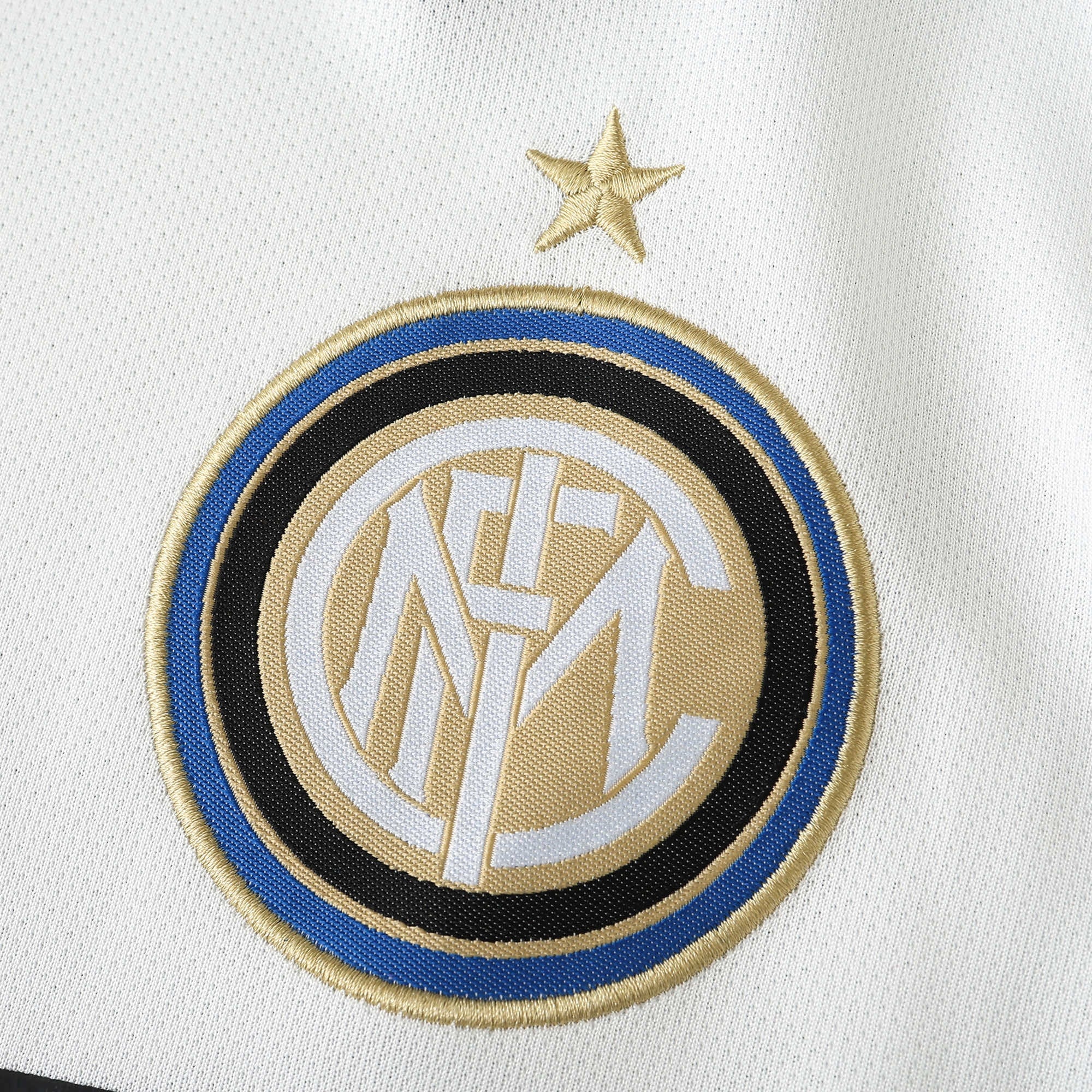 Inter Milan - Retro Away 2010 Jersey Pulses Football
