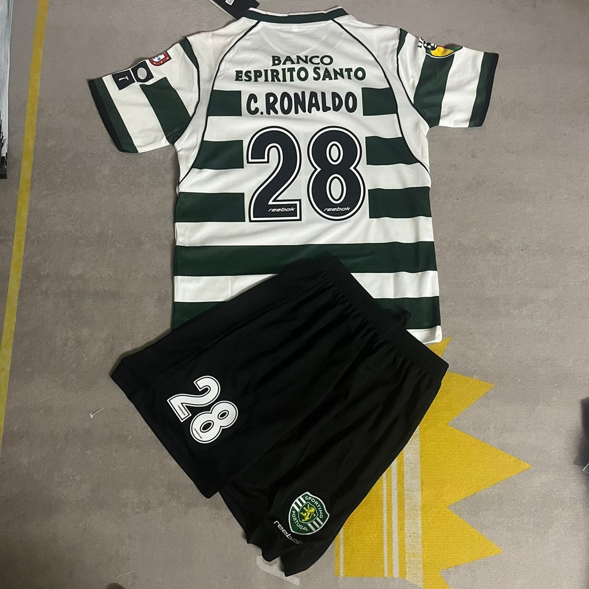 Cristiano Ronaldo Sporting CP Lisbon Kids Children Number 28 Vintage Jersey KinderTrikot Set Pulses Football