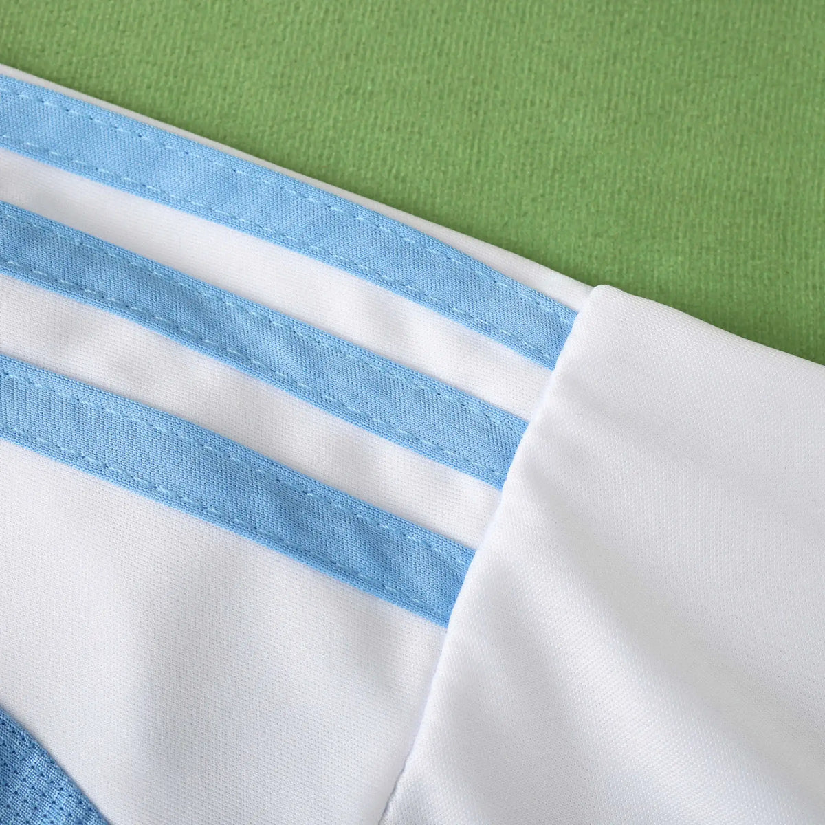 Lionel Messi Argentina Home Kids Kit Kindertrikot Maillot Enfant Kindertrui (Ages 3-13) Pulses Football