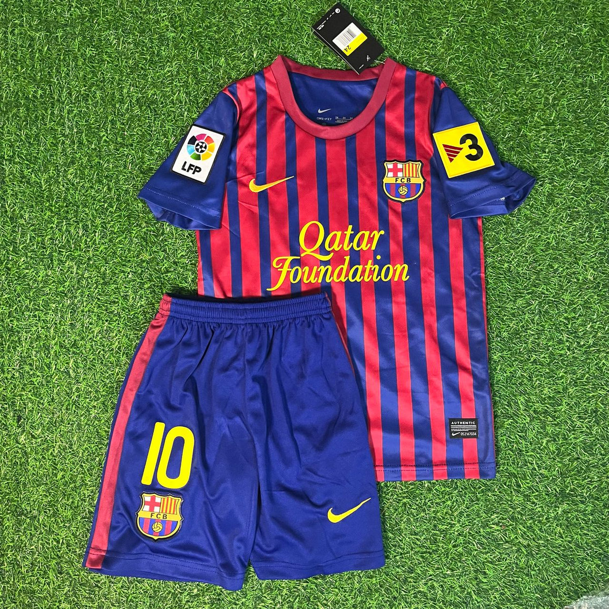 Lionel Messi Barcelona 11/12 Home Kids Kit – Kit Jersey for Children – | KinderTrikot | Maillot Enfant Soccer Shirt Pulses Football
