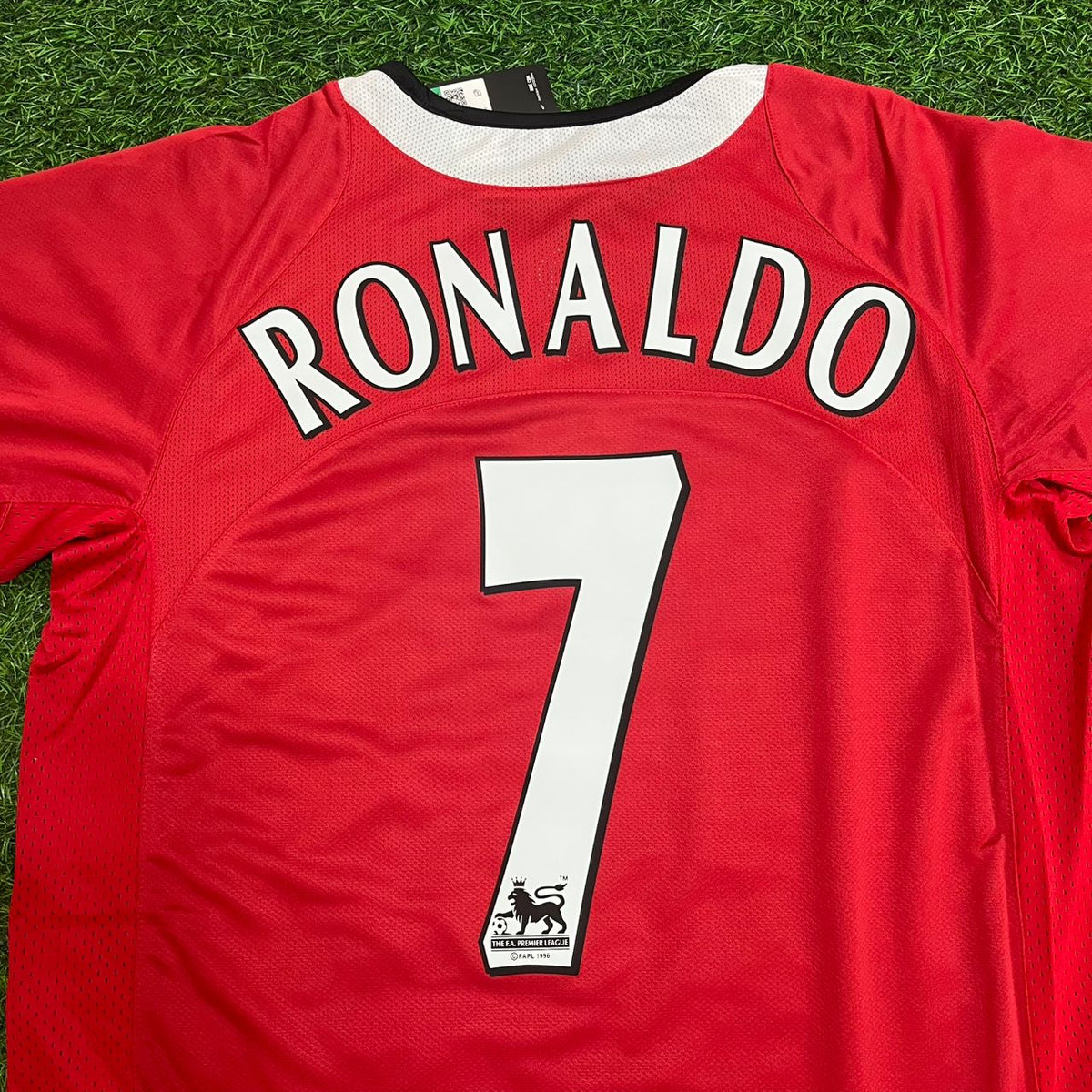 Cristiano Ronaldo Manchester United 2005-06 Retro Football Jersey Kit Pulses Football