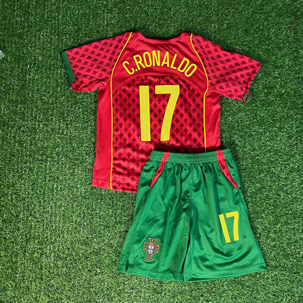 Cristiano Ronaldo Portugal 2004 Home Kids Kit – Kit Jersey for Children – | KinderTrikot | Maillot Enfant Personnalisable Soccer Shirt Pulses Football