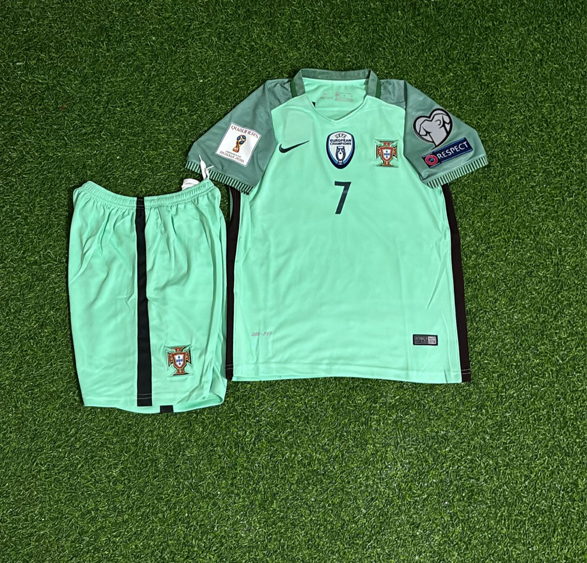 Cristiano Ronaldo Portugal 2018 World Cup Kids Retro Football Jersey Kit Pulses Football