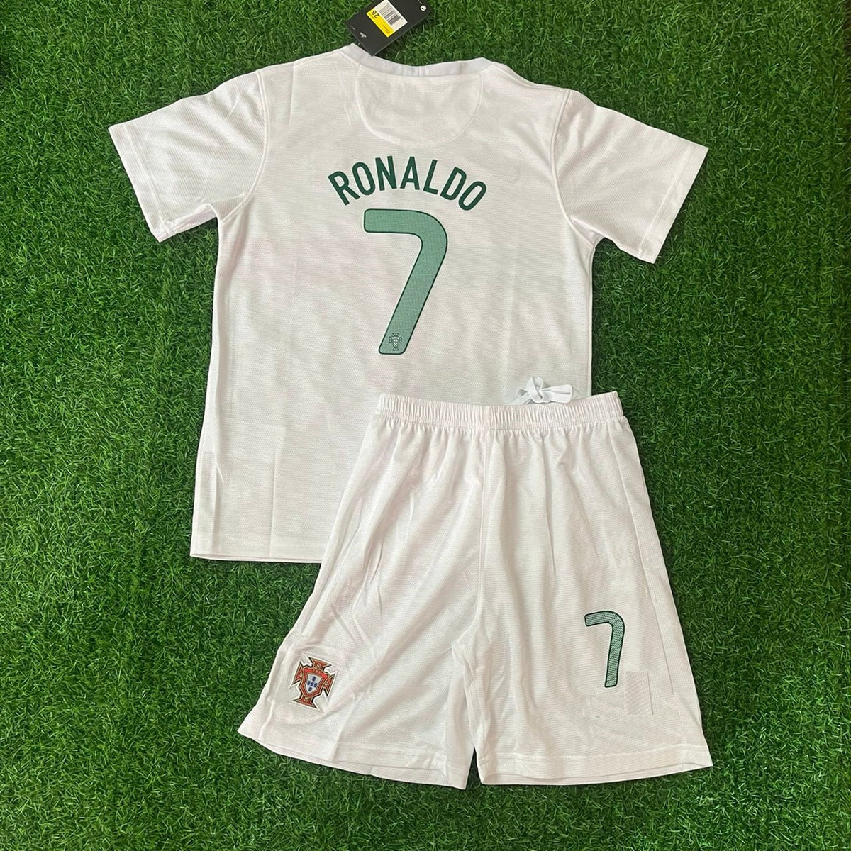 Cristiano Ronaldo Portugal 2012 White Ronaldo Kids Kit – Kit Jersey for Children – | KinderTrikot | Maillot Enfant Soccer Shirt Pulses Football