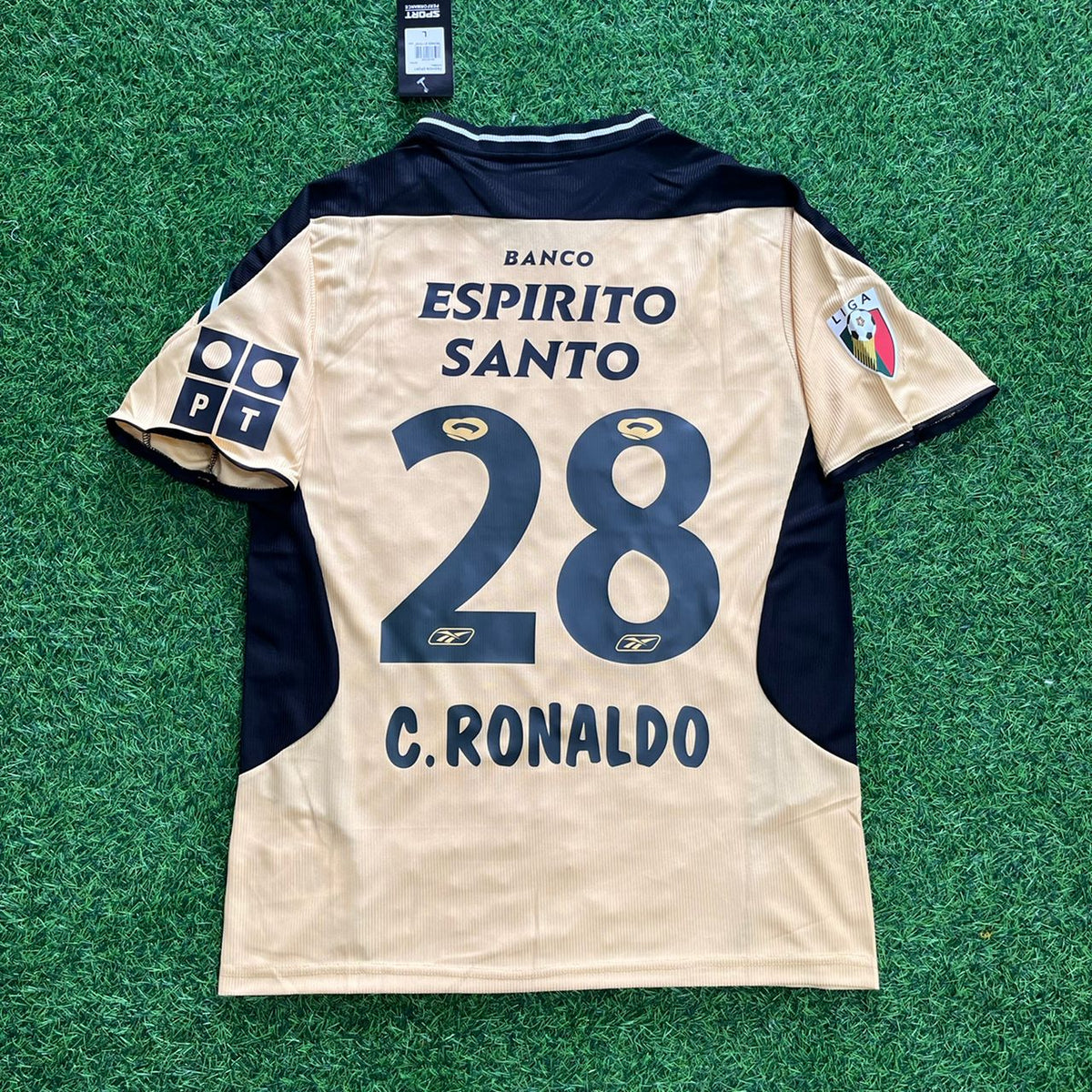 Cristiano Ronaldo Sporting CP 2003 Debut Retro Football Jersey Pulses Football