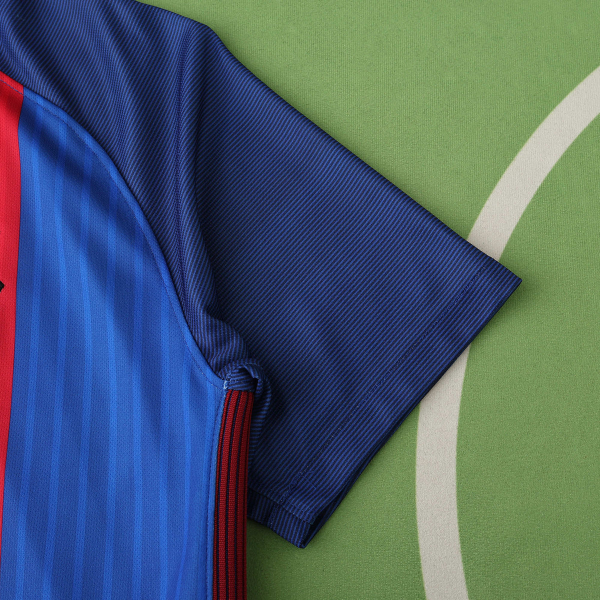 Lionel Messi Barcelona 2016–2017 Home Retro Football Jersey Kit Pulses Football
