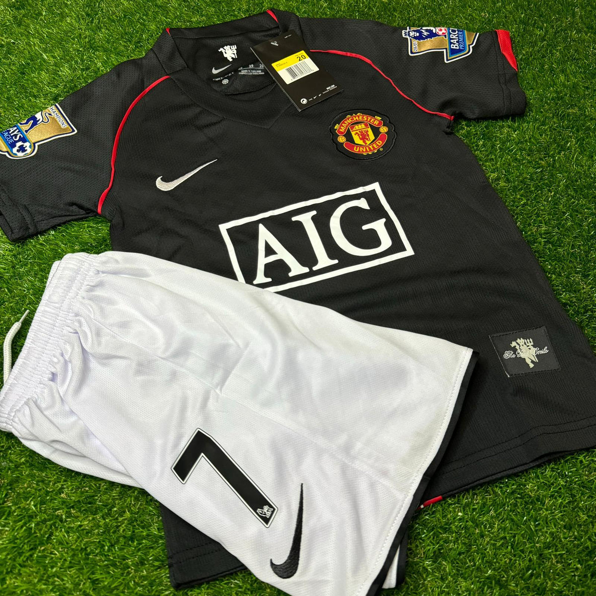 Cristiano Ronaldo Manchester United 07/08 Black Kids Kit Jersey for Children – | KinderTrikot | Maillot Enfant Soccer Shirt Pulses Football