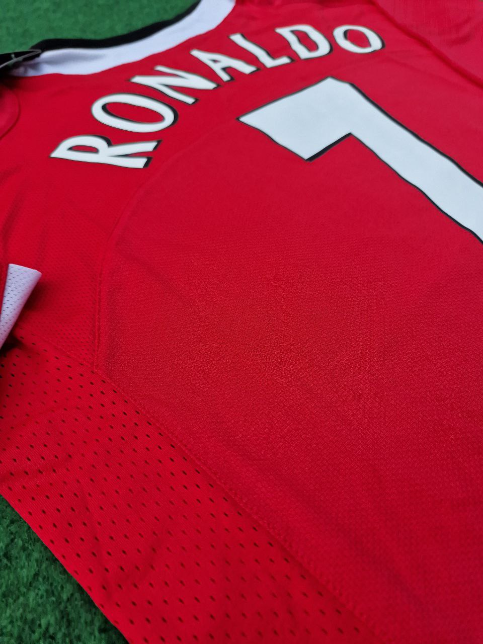 Cristiano Ronaldo Manchester United 2005 Retro Football Jersey Pulses Football