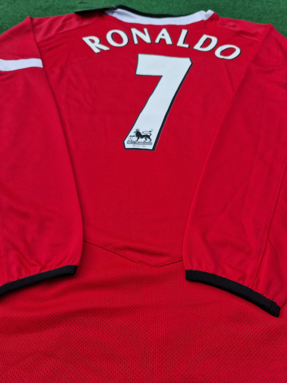Cristiano Ronaldo Manchester United 2005 Retro Football Jersey Pulses Football